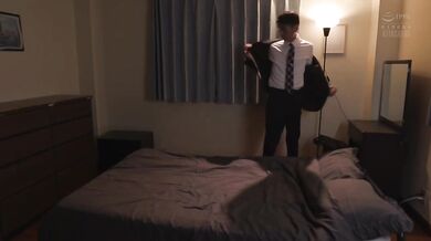 耻辱のおしがま不伦 键をなくして我慢しきれずに玄関先で漏らしちゃったかなさんが、偶然见ていた甥っ子と夫には言えない性癖に溺れていく话。